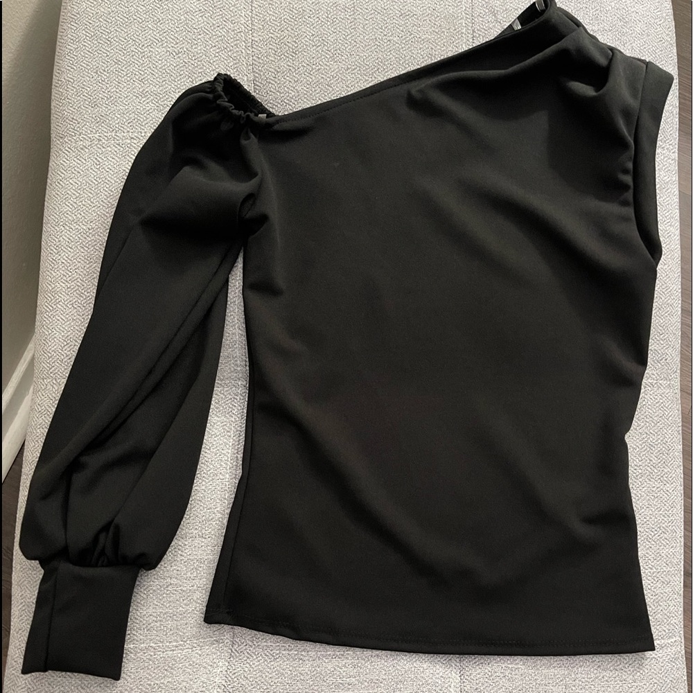 Casual classy shirt for women , one shoulder tight fitting available sizes S-L